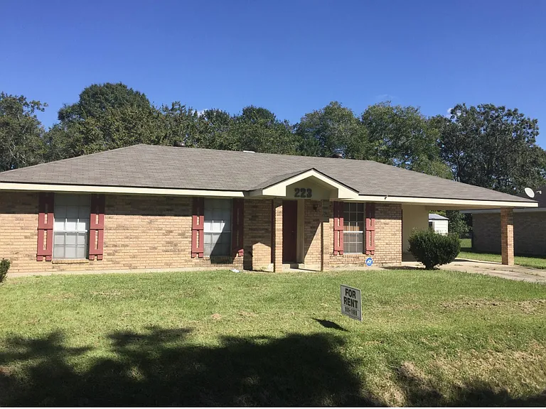223 Driftwood St — Photo 1