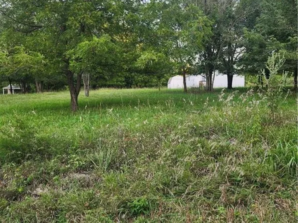 26 Hemlock Ln, Linn Valley, KS 66040