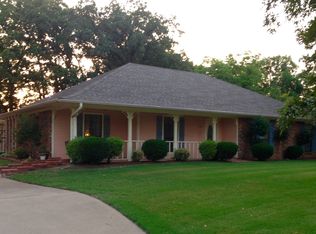 1213 Taylor Oaks Cir, Sallisaw, OK 74955