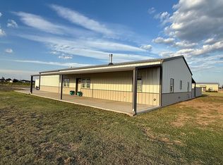 500 E 12th St, Claude, TX 79019