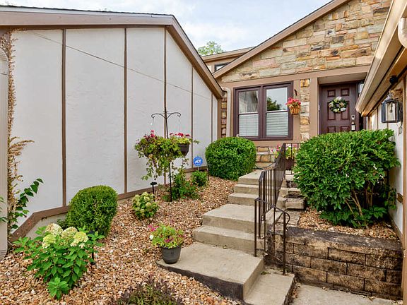 3rd image of 1105 Wheaton Oaks Dr #E