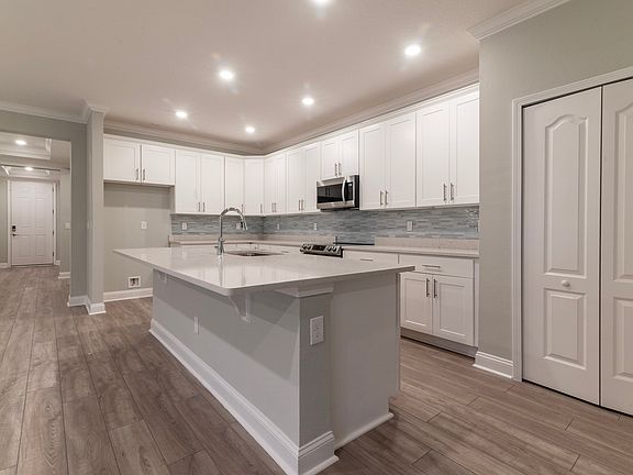 5th image of 2515 Lantana Ln
