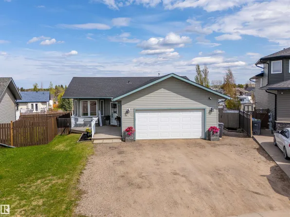1506 15th St, Cold Lake, AB T9M 1Z8