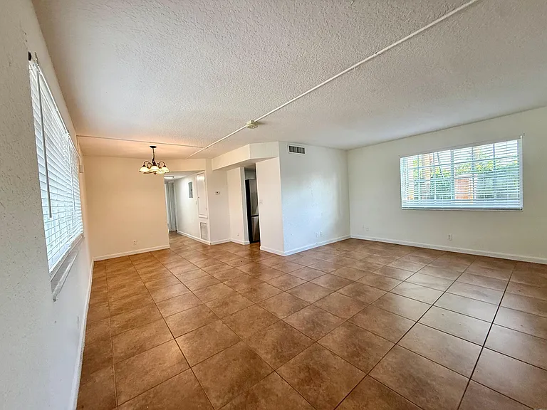 1671 NE 33rd St #3 — Photo 6