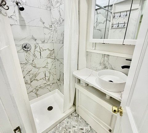 4th image of 10 Harris St APT 4