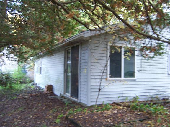 3rd image of 18446 Oxbow Dr