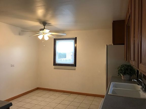 4th image of 723 S Lake St