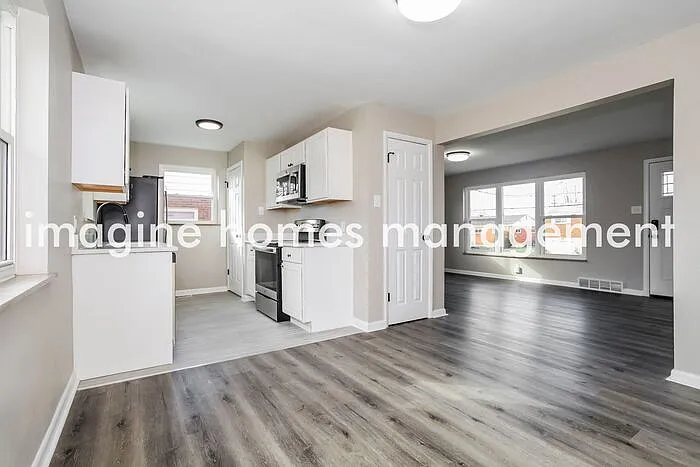 2701 Sandhurst Dr — Photo 6