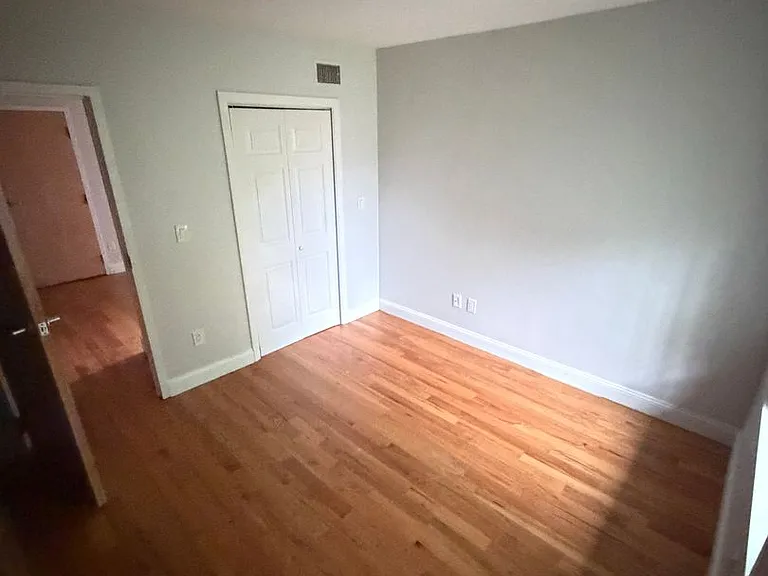 555 Winchester Ave — Photo 16