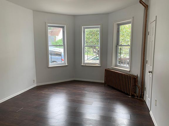 2nd image of 215 Benziger Ave Floor 1