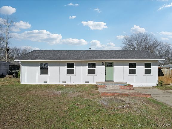 2nd image of 1137 N Oklahoma Ave