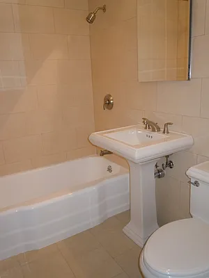 Rented by Stonehenge NYC LLC | media 9