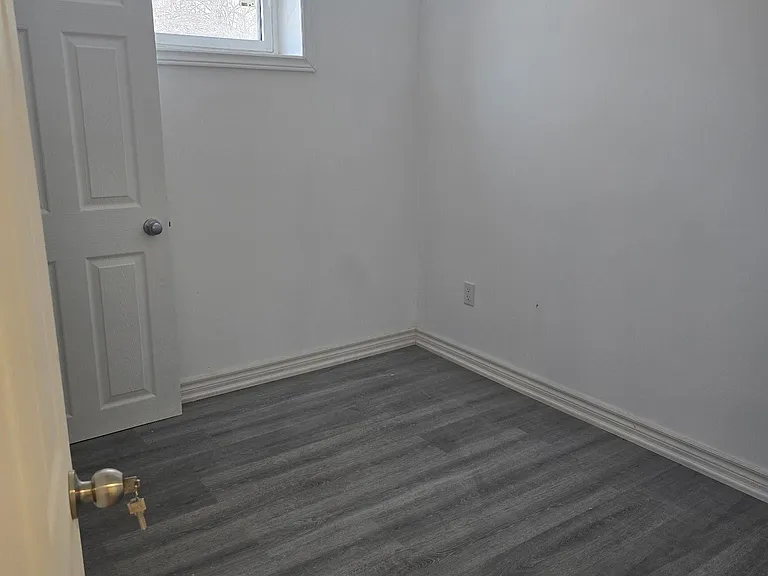 8 York St #BASEMENT — Photo 9