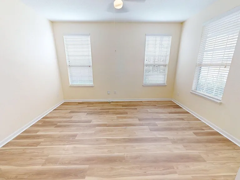 15707 Lexington Park Blvd — Photo 4