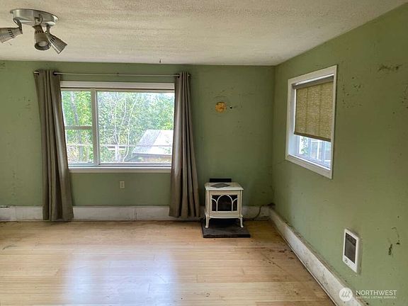 3rd image of 11420 103rd Avenue SW
