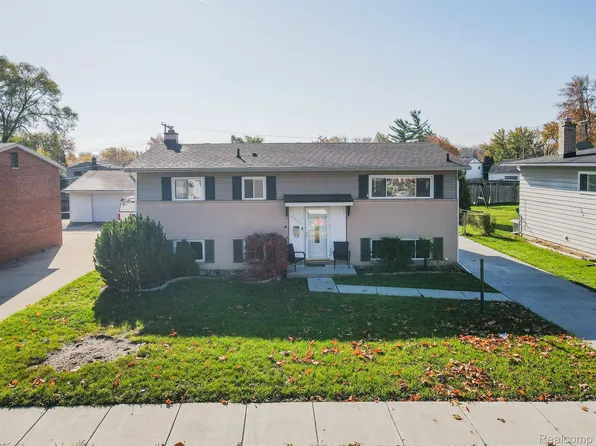 2842 Serra Dr, Sterling Heights, MI 48310