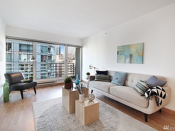 5th image of 1415 2nd Ave Unit 1906