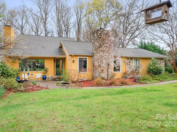 8133 Strawberry Ln, Charlotte, NC 28277