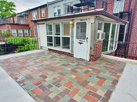 25-20 Ditmars Blvd, Astoria, NY