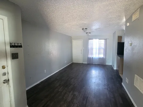 515 Falcon Dr, Irving, TX 75060