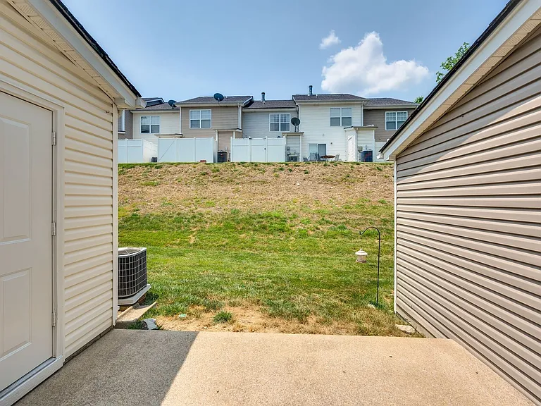209 Shadow Glen Dr — Photo 33