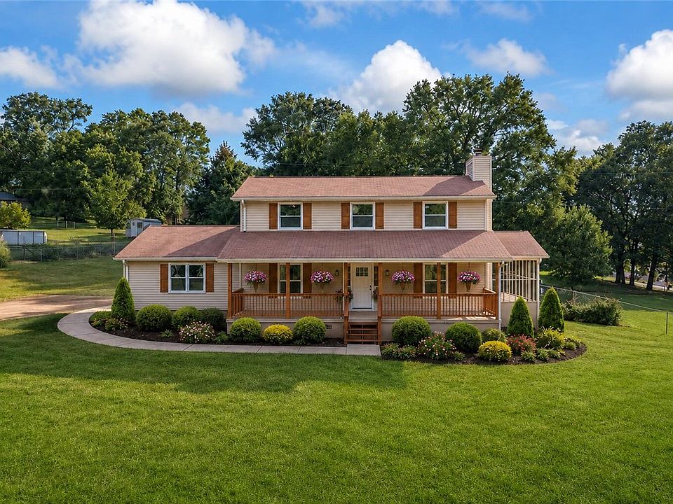 1st image of 323 Lake Forest Cir
