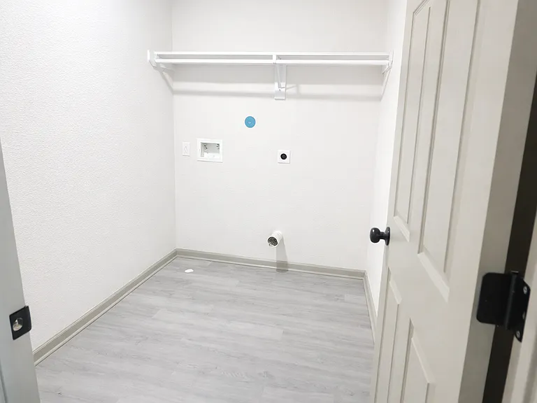 15565 Kurt Dr — Photo 22