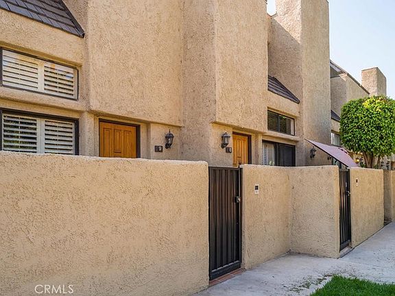 2nd image of 984 W Riverside Dr