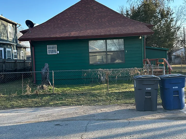 2732 W Cameron St — Photo 2