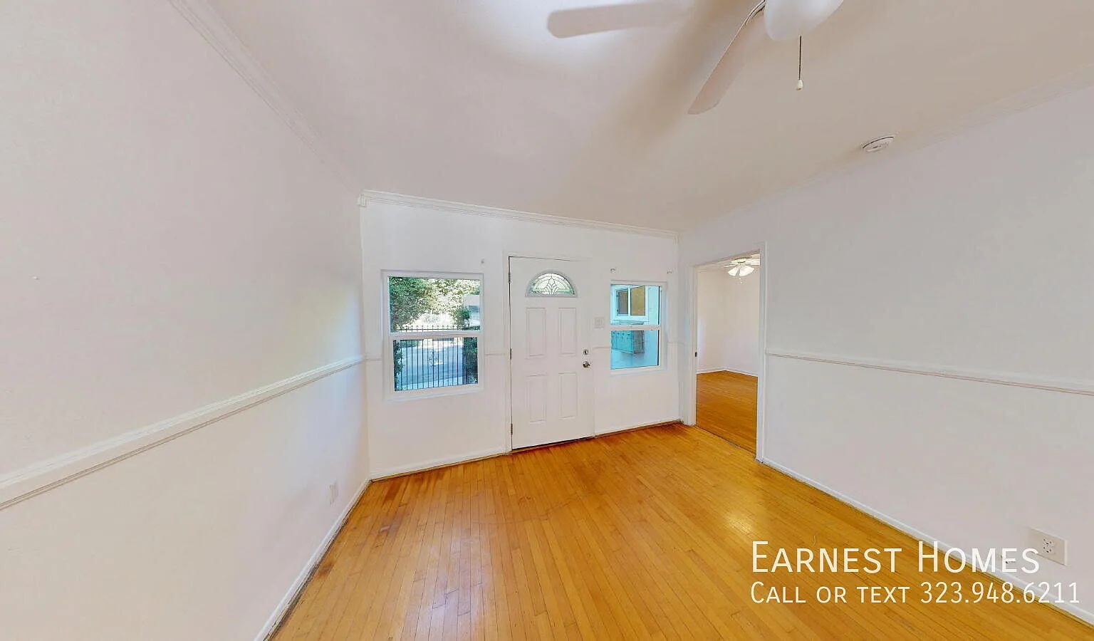 Charming 2-Bedroom Hollywood Hills Home with Hardwood Floors & Private Porch — Photo 2