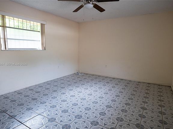 5th image of 2323 SW 17th Ter
