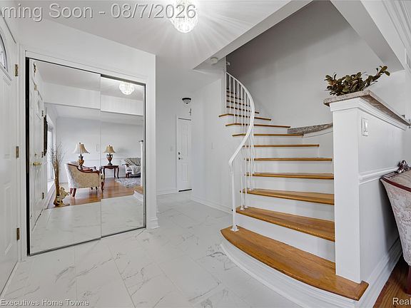 5th image of 2986 Groves Dr