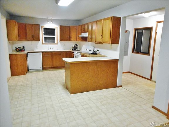 5th image of 1103 W 6th St