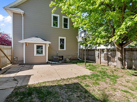 4th image of 242 W 14th Ave