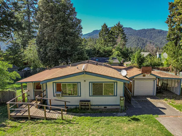 200 Forest View Dr, Willow Creek, CA 95573