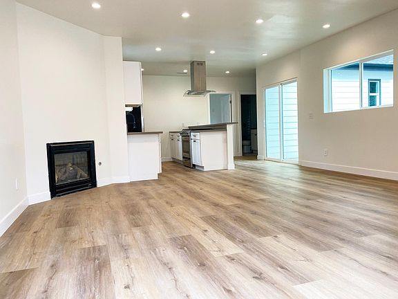 2nd image of 14336 Emelita St