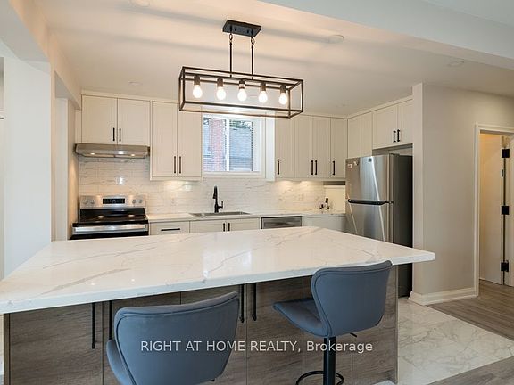 4th image of 6 Bellvare Cres