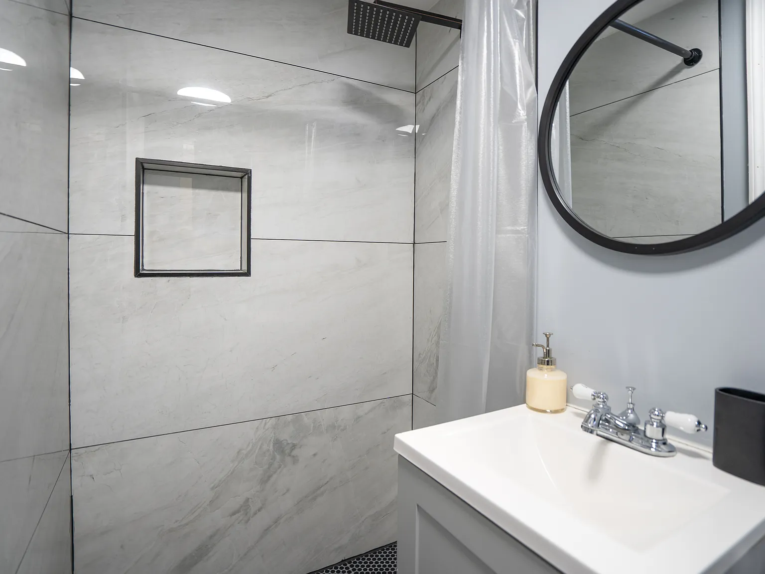 4 bed, 800 sqft, $7,000 — Photo 2