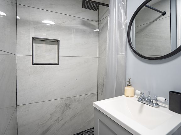 2nd image of 309 Westminster Pl APT 5