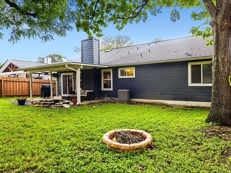 8804 United Kingdom Dr — Photo 23