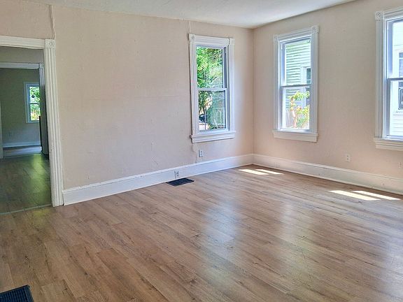 3rd image of 27 Ellis St