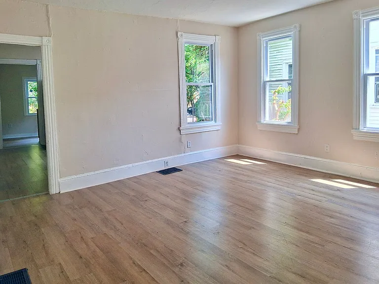 27 Ellis St — Photo 3
