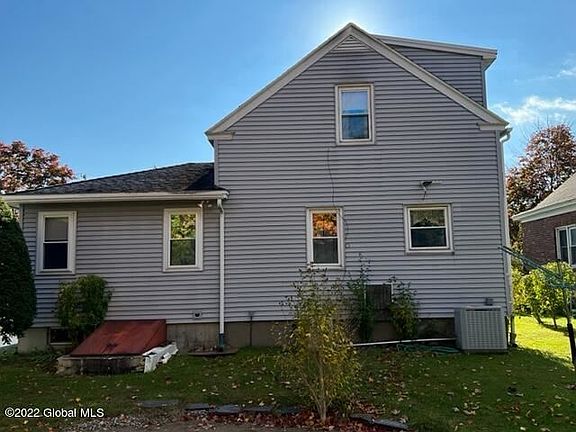 4th image of 40 Swartson Ct