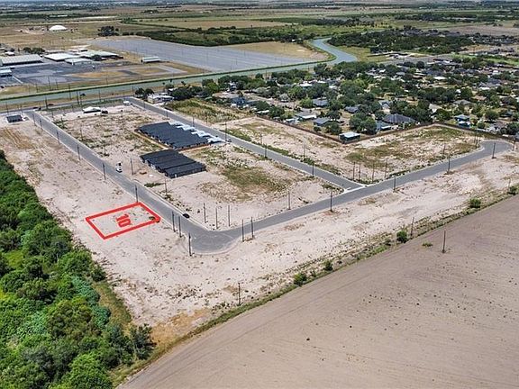 3rd image of 208 Royal Palm Dr