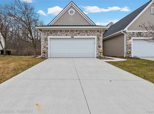 3568 Grove Ln, Auburn Hills, MI 48326