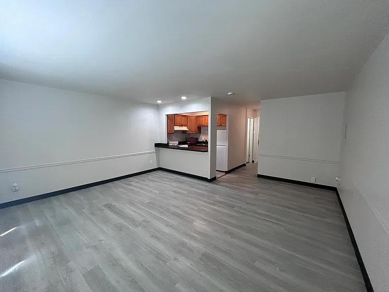 4020 Lindell Blvd #308 — Photo 10