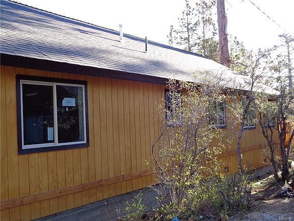2nd image of 723 Holmes Ln