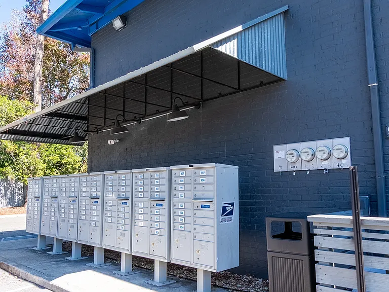 Mandarin Bay Apartments - Mail Boxes