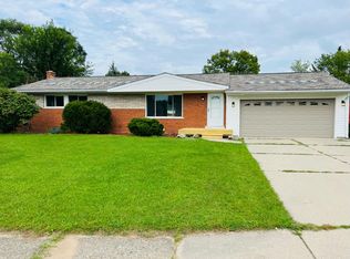 1355 Athlone Dr, Oxford, MI 48371