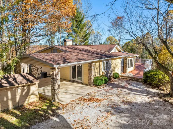 20 Fairview Heights Dr, Hendersonville, NC 28739